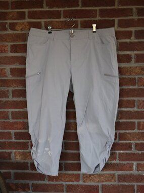 Eddie Bauer Cropped / Capris * Size 20 * EUC * Light Gray *